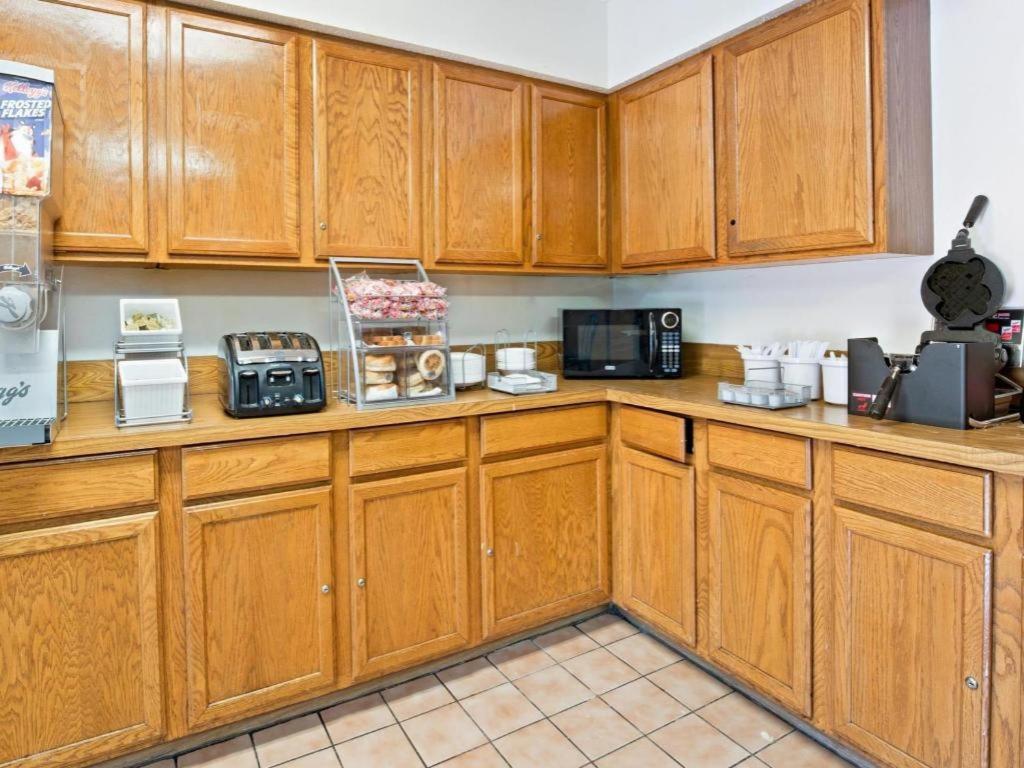 Super 8 By Wyndham Plano/Dallas Area Εξωτερικό φωτογραφία